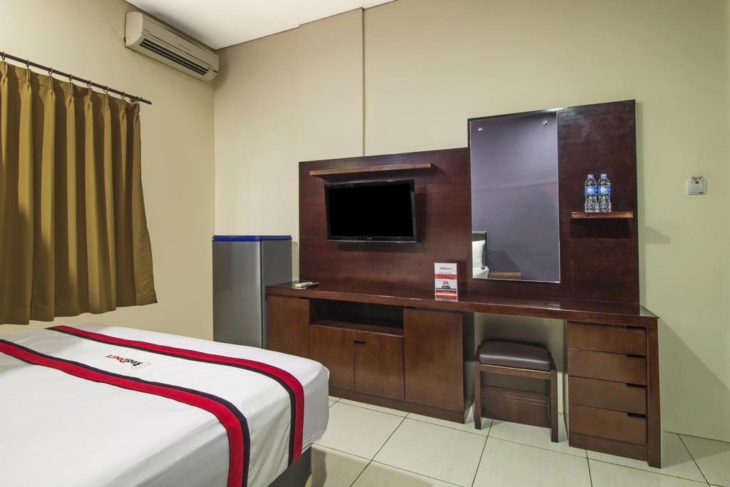 Hotel Reddoorz @ Karet Kuningan 2*