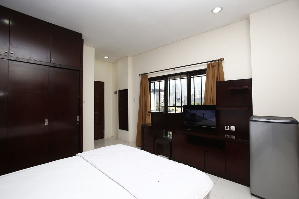 Hotel Reddoorz @ Karet Kuningan 2*